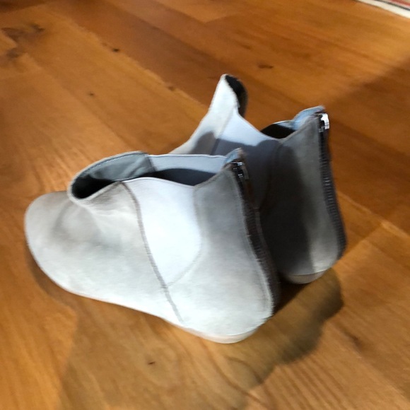 Suede Booties with zipper back and rubber soles - Picture 4 of 4